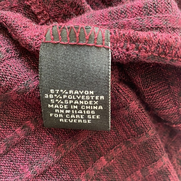 Vervi ami Pullover Burgundy Asymmetrical hem with long sleeves light Sweater -L - Picture 7 of 8